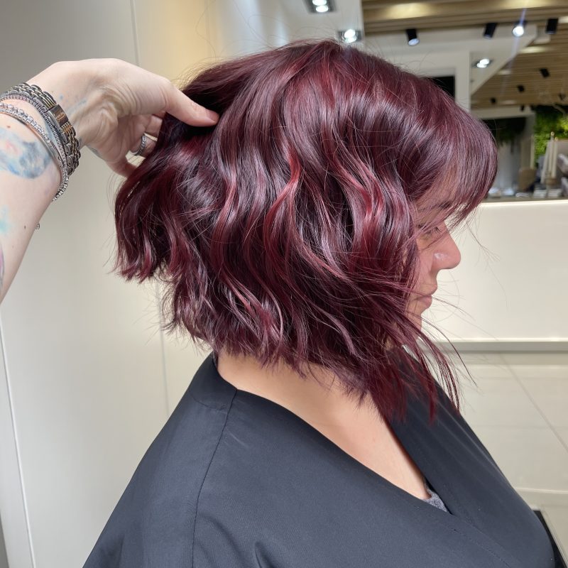 Rojo cereza en bob corto — Identity Peluqueros Valencia